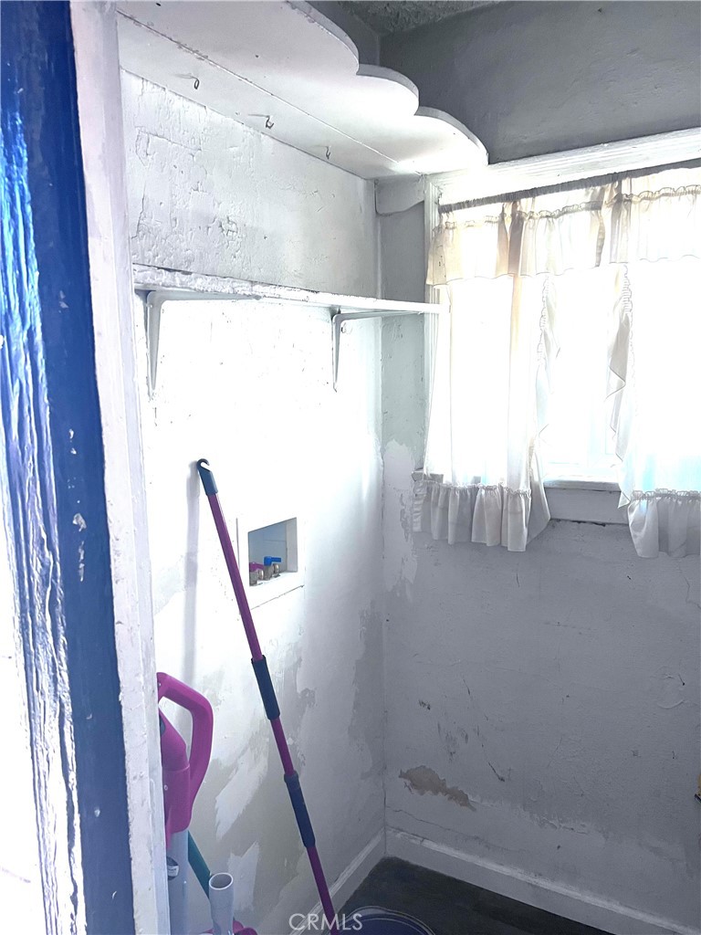 https://media.crmls.org/medias/ee7fa027-7360-4978-ac61-6a63cdbf66a2.jpg?preset=X-Large
