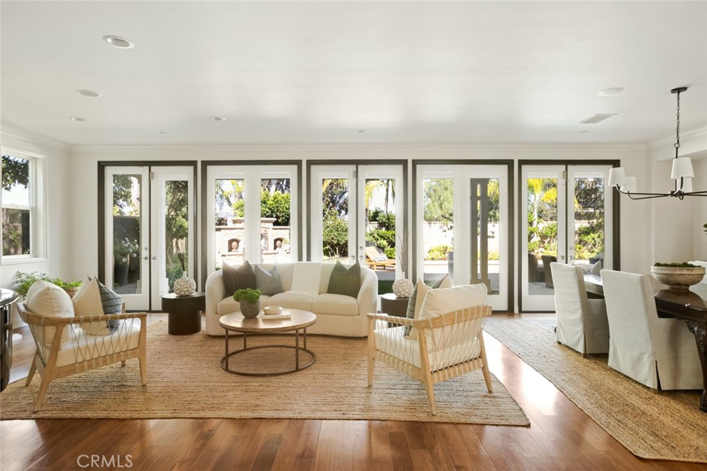 https://media.crmls.org/medias/ee800bb3-3aa5-4bd4-9a64-b1b811b889a9.jpg?preset=X-Large