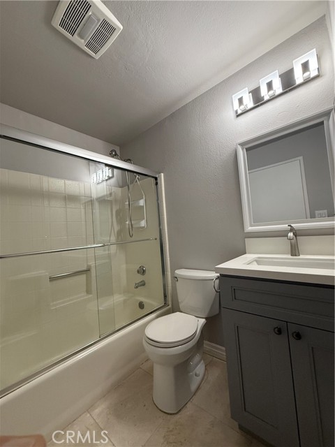 Detail Gallery Image 28 of 38 For 6912 Remmet Ave #5,  Canoga Park,  CA 91303 - 2 Beds | 2/1 Baths