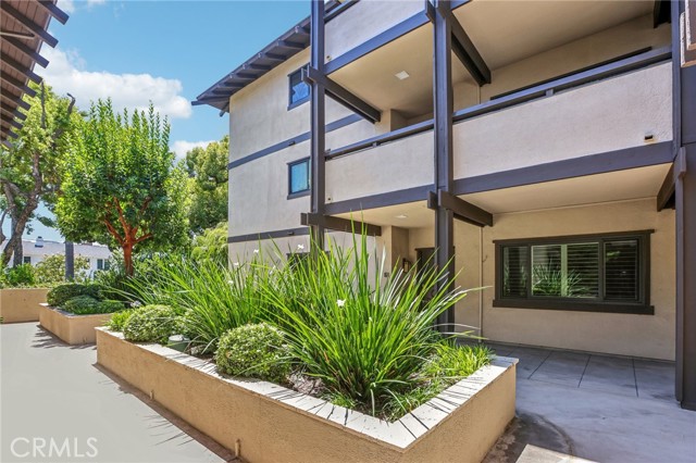 480 S Orange Grove Boulevard, Pasadena CA: https://media.crmls.org/medias/ee809118-67a6-46a9-a8fb-964050f20d4f.jpg