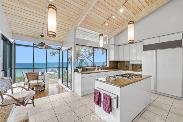 537 Dunnegan Place, Laguna Beach CA: https://media.crmls.org/medias/ee80934a-02bc-40e8-b204-f87d3f03d9b7.jpg
