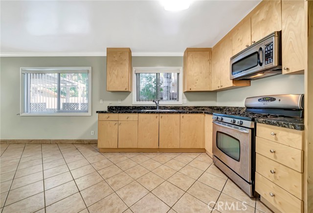 6929 1/2 Amigo Avenue, Reseda CA: https://media.crmls.org/medias/ee80c705-be72-479a-b5e5-2bdbb4eac7ad.jpg