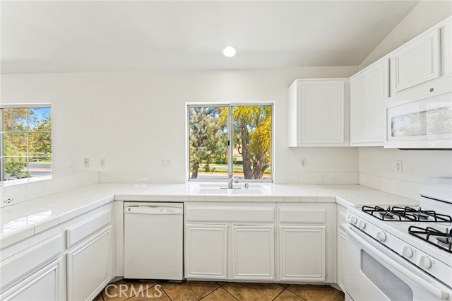 Detail Gallery Image 11 of 31 For 14 Calle Estero, Rancho Santa Margarita,  CA 92688 - 4 Beds | 2/1 Baths