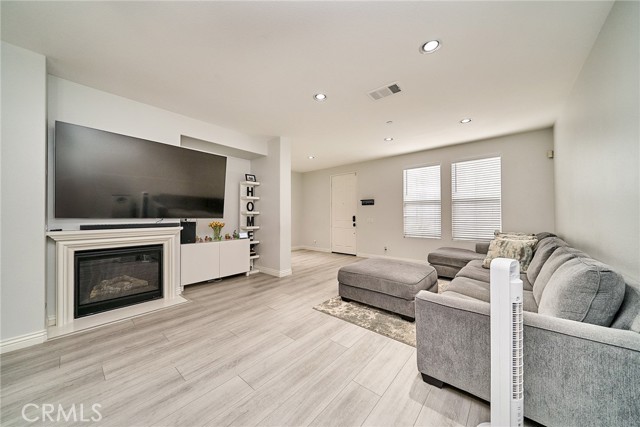 12573 Montaivo Lane, Eastvale CA: https://media.crmls.org/medias/ee8116bd-3c4d-4e49-b432-f685f8b1cf91.jpg