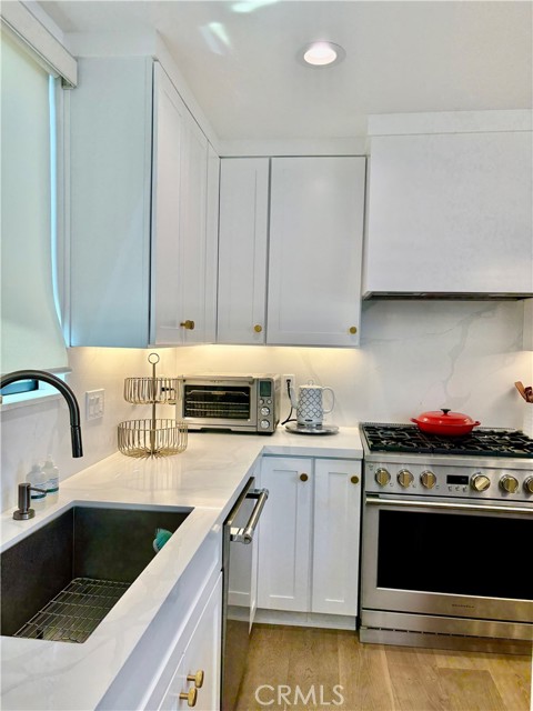 Detail Gallery Image 12 of 43 For 2621 Gates Ave #B,  Redondo Beach,  CA 90278 - 4 Beds | 3 Baths