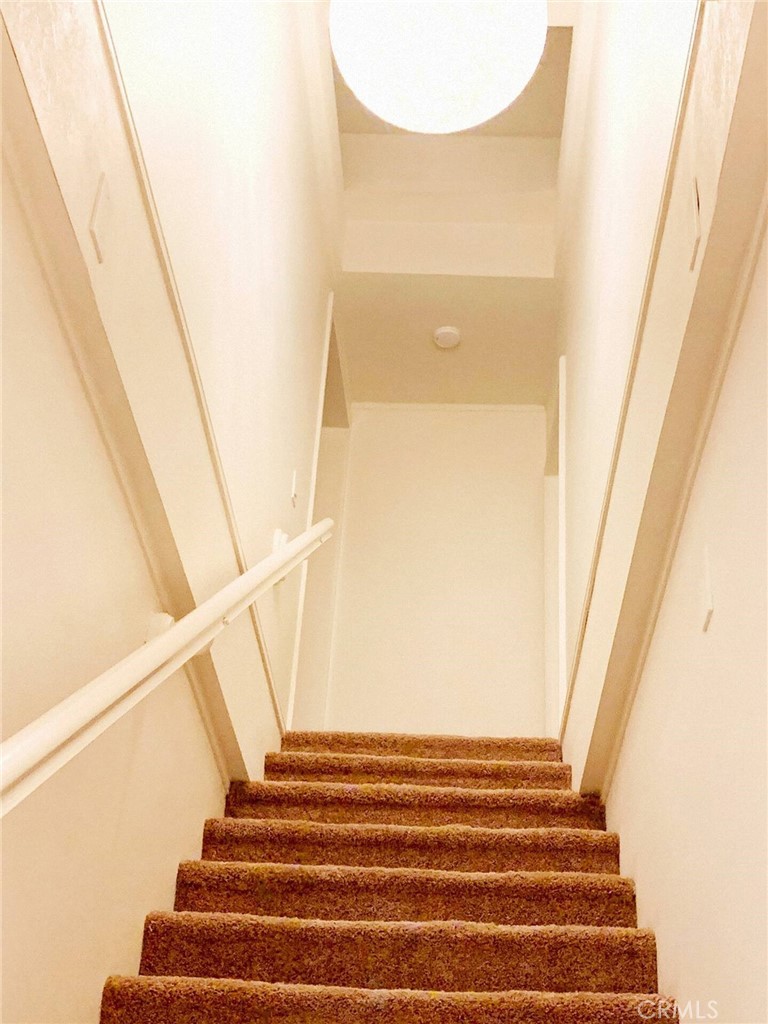 https://media.crmls.org/medias/ee81a264-92fe-4847-9cdb-698896cca11e.jpg?preset=X-Large