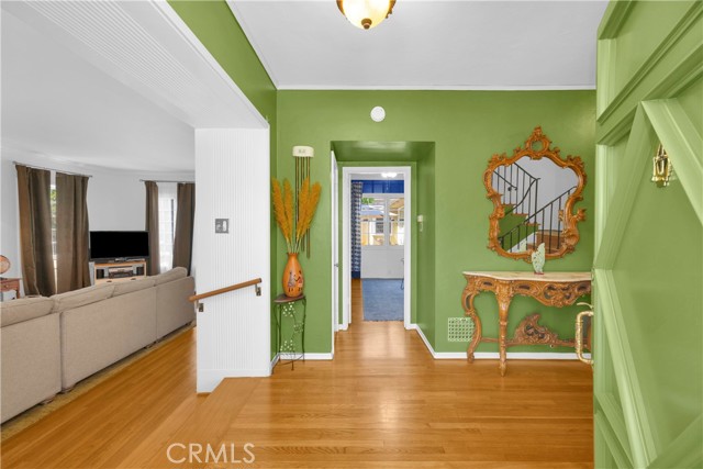 929 E Marshall Place, Long Beach CA: https://media.crmls.org/medias/ee8286ea-8f54-4f6a-8260-b2750361c924.jpg