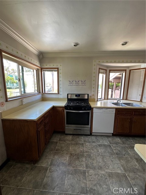 4531 E 10th Street, Long Beach CA: https://media.crmls.org/medias/ee828a68-8b29-49bd-9770-35c504210336.jpg