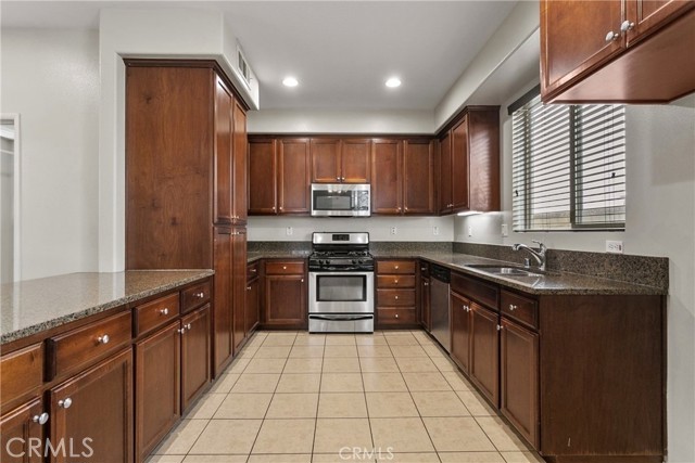 Detail Gallery Image 3 of 22 For 425 Merced, Corona,  CA 92878 - 4 Beds | 3 Baths