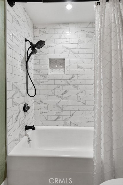 1196 Landsburn Circle, Westlake Village CA: https://media.crmls.org/medias/ee837ba6-9ff5-4858-98a9-d512dd7dd4dc.jpg