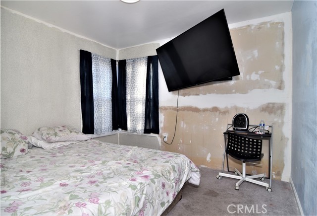 1411 W Ivesbrook Street, Lancaster CA: https://media.crmls.org/medias/ee839e58-b465-45b7-98a9-98d19b3e18b4.jpg