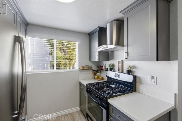 Detail Gallery Image 9 of 24 For 2100 W Palmyra #33,  Orange,  CA 92868 - 3 Beds | 1/1 Baths