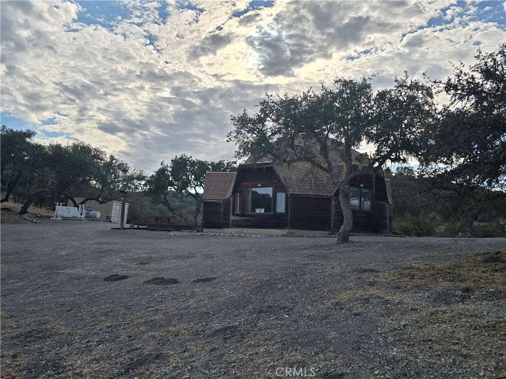 https://media.crmls.org/medias/ee83bb5f-90ec-4cbb-8d23-bfd9b994fe3c.jpg?preset=X-Large