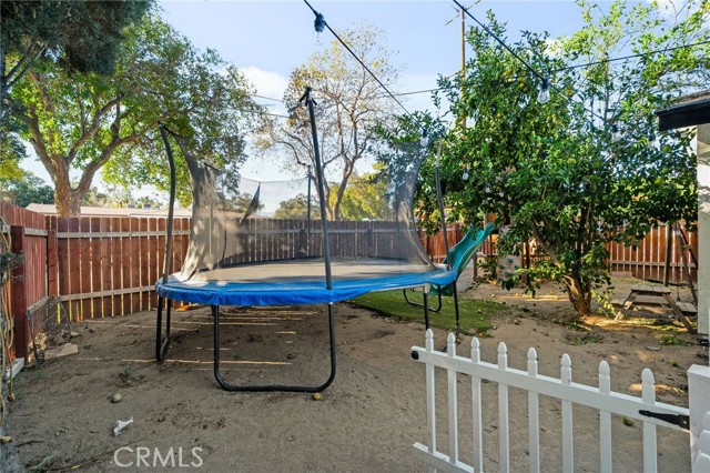 Detail Gallery Image 28 of 31 For 801 E Lynwood Dr, San Bernardino,  CA 92404 - 3 Beds | 2 Baths