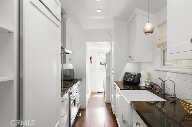 1029 Glenneyre Street, Laguna Beach CA: https://media.crmls.org/medias/ee8558b7-0b51-41ed-b08c-60fb8221e96b.jpg