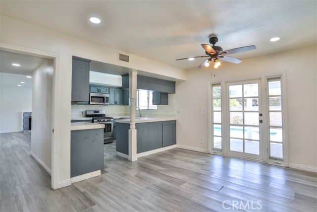 11112 Camellia Avenue, Fountain Valley CA: https://media.crmls.org/medias/ee858428-9a26-4fd1-8a3a-5a491e667f93.jpg