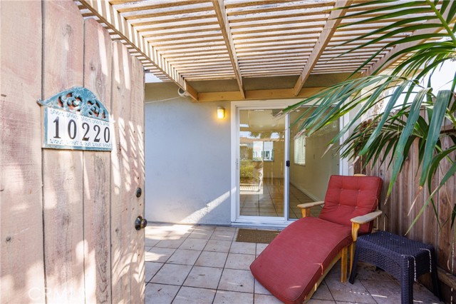 Detail Gallery Image 3 of 35 For 10220 Holburn, Huntington Beach,  CA 92646 - 1 Beds | 1 Baths