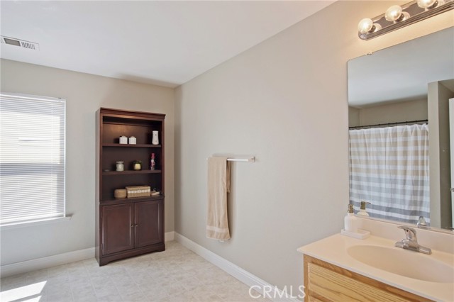 1169 Crescent Drive, Merced CA: https://media.crmls.org/medias/ee85eef6-6f93-4f5e-bd5c-e8735c7c4ce8.jpg
