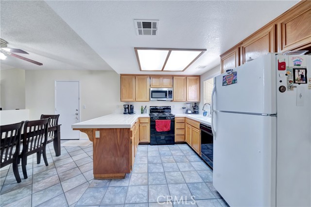 Detail Gallery Image 16 of 45 For 1739 Michael Dr, Lancaster,  CA 93535 - 3 Beds | 2 Baths