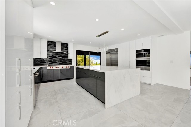 20101 Greenbriar Drive, Tarzana CA: https://media.crmls.org/medias/ee86ecd4-6ca3-4876-bc1f-041f6b22d37e.jpg