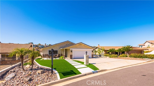 Detail Gallery Image 4 of 71 For 22601 Blue Teal, Canyon Lake,  CA 92587 - 3 Beds | 2/2 Baths
