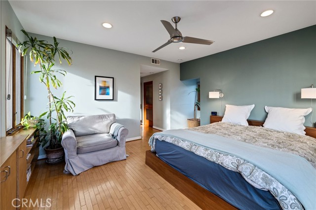 1204 19th Street, Hermosa Beach, California 90254, 3 Bedrooms Bedrooms, ,2 BathroomsBathrooms,Residential,Sold,19th,SB25046452