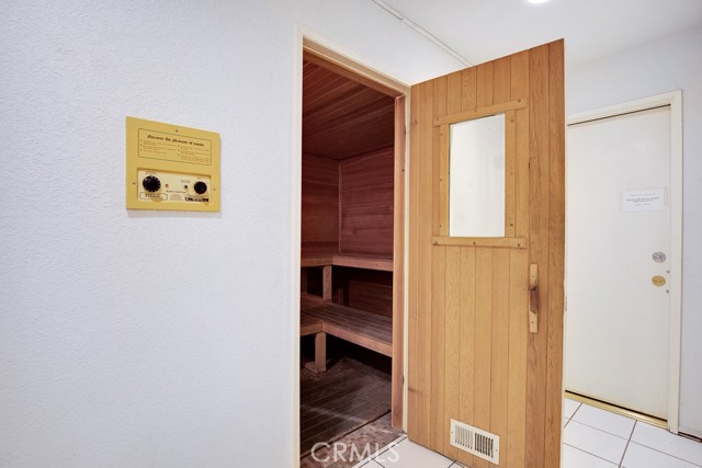 10201 Mason Avenue, Chatsworth CA: https://media.crmls.org/medias/ee884511-e426-4d5f-ae3b-bc56fced218c.jpg