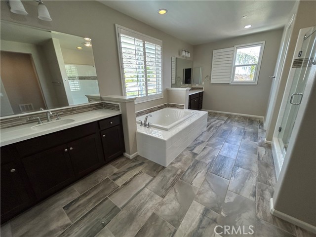 17426 Fairbreeze Court, Riverside CA: https://media.crmls.org/medias/ee887498-24ce-45a4-920a-d44cb428a575.jpg