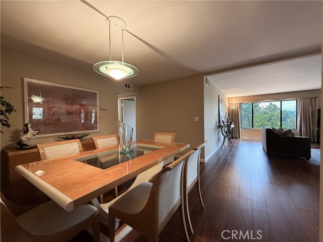 3663 Los Feliz Boulevard, Los Angeles CA: https://media.crmls.org/medias/ee8896f4-6aae-420b-914f-3217b4b89bcb.jpg