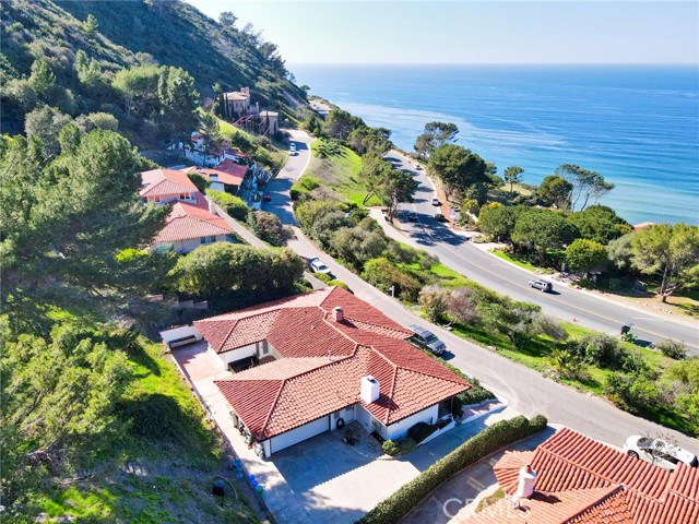 1104 Palos Verdes Drive, Palos Verdes Estates, California 90274, 3 Bedrooms Bedrooms, ,2 BathroomsBathrooms,Residential,Sold,Palos Verdes,PW22046679