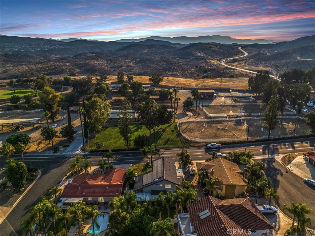 https://media.crmls.org/medias/ee88a25d-3034-4883-846f-27335fc78887.jpg?preset=X-Large