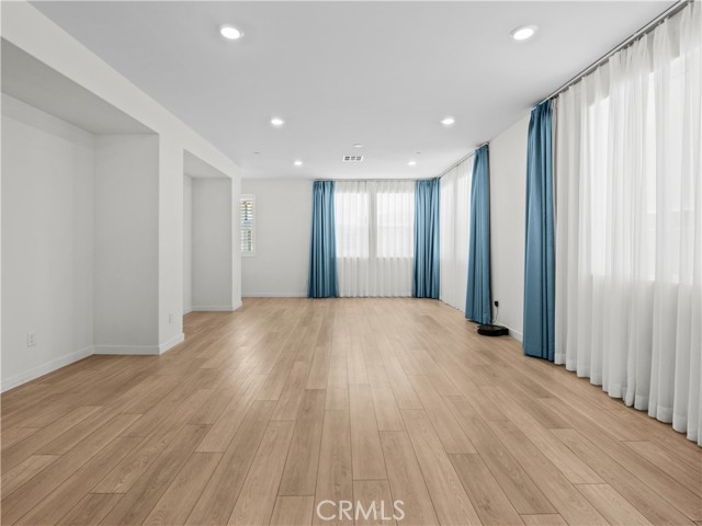 27148 Valley Oak Place, Valencia CA: https://media.crmls.org/medias/ee89b8a0-ef94-4a1c-89fb-f955d598456a.jpg