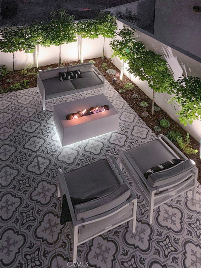 https://media.crmls.org/medias/ee8a49f2-eaf4-4485-8b78-061689e636ed.jpg?preset=X-Large