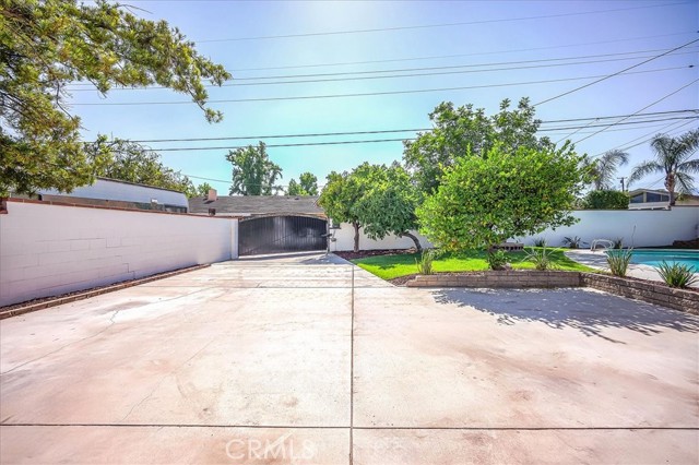 1375 N Euclid Avenue, Upland CA: https://media.crmls.org/medias/ee8a58ad-919a-4d48-aa65-18f83160887b.jpg
