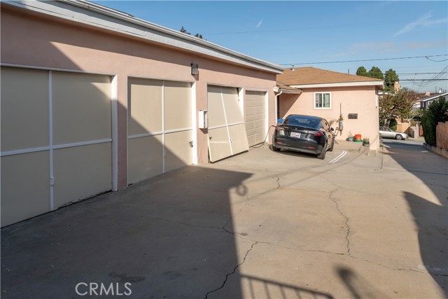 (5) 1-Car garages