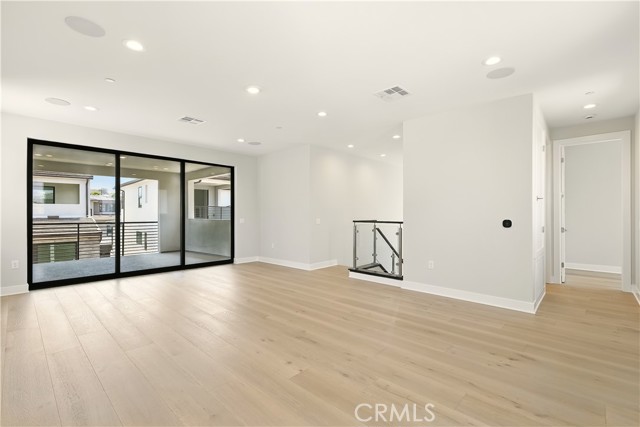 208 Stage, Irvine CA: https://media.crmls.org/medias/ee8ae33c-a775-481d-b9e3-bb8c8d090314.jpg