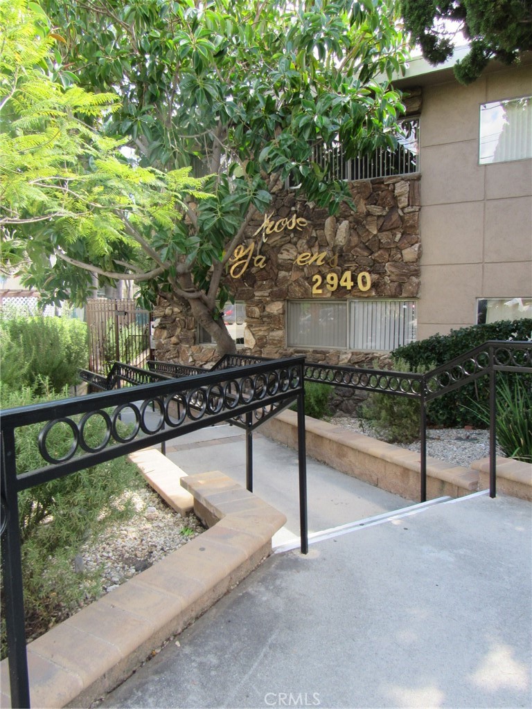 2940 Montrose #2