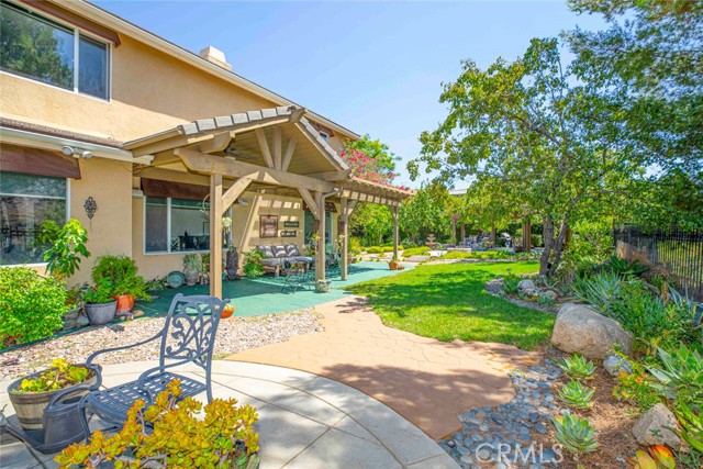 10266 Horsehaven Street, Sun Valley CA: https://media.crmls.org/medias/ee8c28e7-7629-4131-b50d-461f66b1444c.jpg