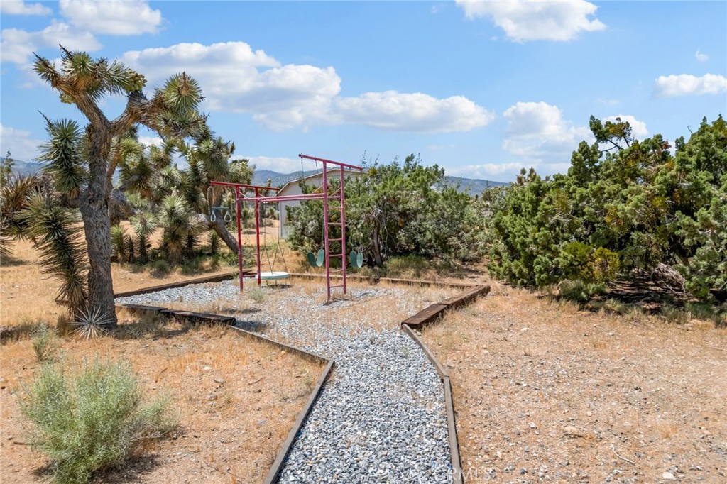 https://media.crmls.org/medias/ee8d37f4-a362-42ff-8ec5-733a63114886.jpg?preset=X-Large