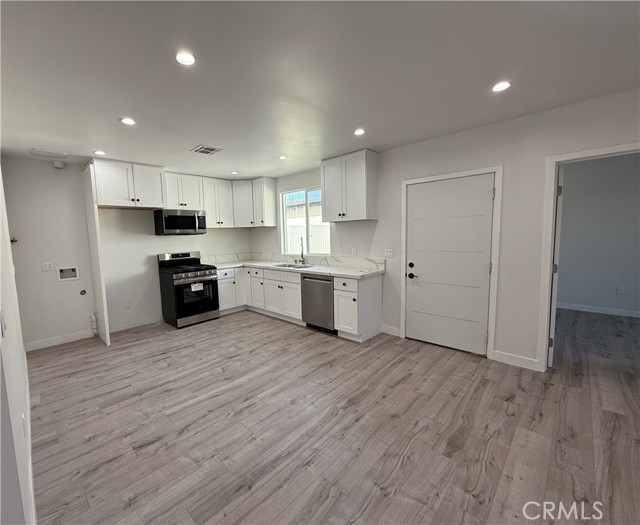 Detail Gallery Image 3 of 8 For 7832 Fulton Ave, North Hollywood,  CA 91605 - 3 Beds | 2 Baths