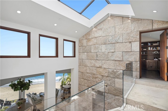 88 Emerald, Laguna Beach CA: https://media.crmls.org/medias/ee8e2229-050c-401e-a623-e9500fa8a17b.jpg