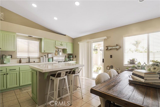 Detail Gallery Image 8 of 23 For 332 Del Flora, Oceanside,  CA 92058 - 3 Beds | 2 Baths