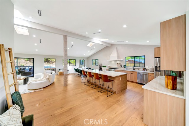 5534 Pattilar Avenue, Woodland Hills CA: https://media.crmls.org/medias/ee8e745c-0112-4315-b073-aa4bf31ed810.jpg