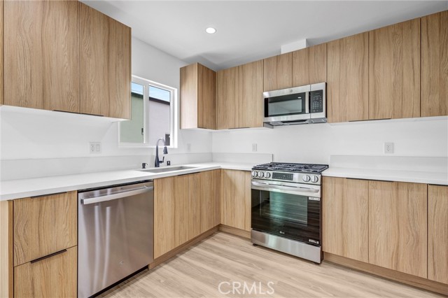 18152 Sunburst Street, Northridge CA: https://media.crmls.org/medias/ee8eff8d-e92b-4a88-a5c0-48522673d580.jpg