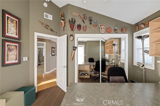 Detail Gallery Image 42 of 47 For 1911 Speyer a,  Redondo Beach,  CA 90278 - 4 Beds | 2/1 Baths