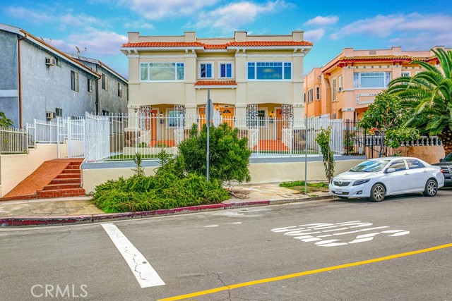 Detail Gallery Image 1 of 17 For 212 S Hoover St, Los Angeles,  CA 90004 - 2 Beds | 1 Baths