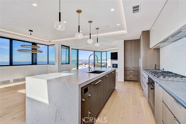 Detail Gallery Image 12 of 47 For 2016 Ocean, Manhattan Beach,  CA 90266 - 5 Beds | 5/2 Baths