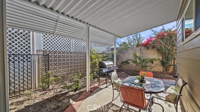 Detail Gallery Image 7 of 33 For 14010 Lake Glen Dr #47,  La Mirada,  CA 90638 - 2 Beds | 2 Baths