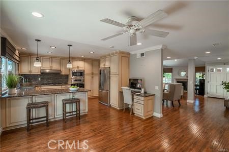 Detail Gallery Image 2 of 9 For 115 Monticello, Irvine,  CA 92620 - 4 Beds | 2 Baths