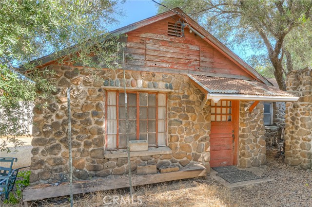 16 Rocky Drive, Oroville CA: https://media.crmls.org/medias/ee936d2e-101d-41c0-b0af-9556138dba55.jpg